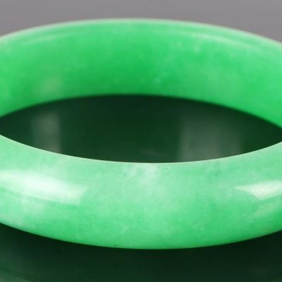 Sale Photo Thumbnail #4: VINTAGE GREEN JADE HOLOLITH SOLID CHINESE BANGLE