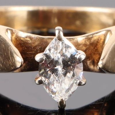 Sale Photo Thumbnail #191: .50CT NATURAL VS D-F COLOR DIAMOND SOLITAIRE SET