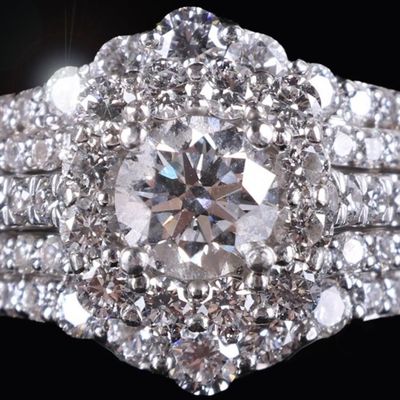 Sale Photo Thumbnail #95: HELZBERG 2.45CTW DIAMOND LADIES WEDDING RING SET