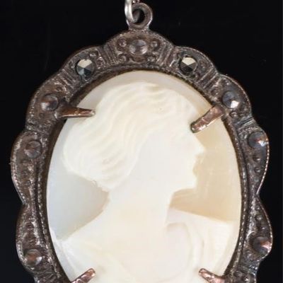 Sale Photo Thumbnail #48: ANTIQUE 10K YELLOW GOLD LADIES CAMEO NECKLACE