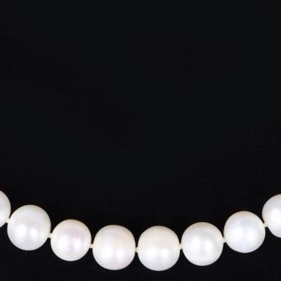 Sale Photo Thumbnail #440: 14K YELLOW GOLD CLASP WHITE PEARL LADIES NECKLACE