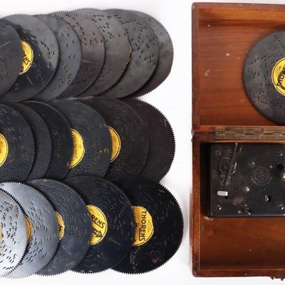 Sale Photo Thumbnail #255: VINTAGE THORENS MUSIC BOX W/ 20 MUSIC DISCS