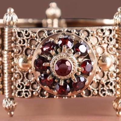 Sale Photo Thumbnail #110: ANTIQUE VICTORIAN GARNET 14KT GOLD PANEL BRACELET