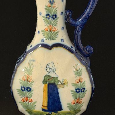 HR Quimper Pitcher