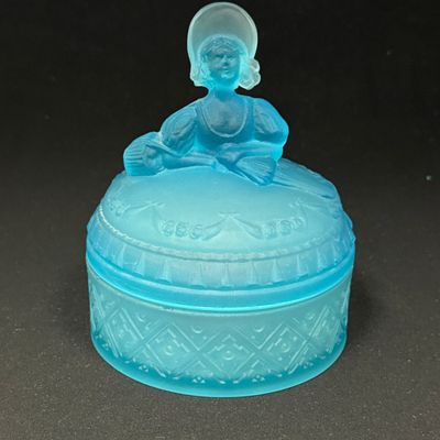 Sale Photo Thumbnail #327: Dermay Inc. Victorian Powder Box