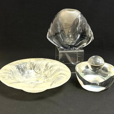 Sale Photo Thumbnail #565: Three Glass items
