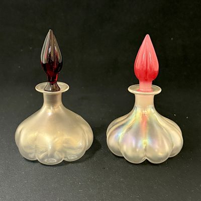 Sale Photo Thumbnail #250: 2 Steuben Verre-de-Soie Perfumes