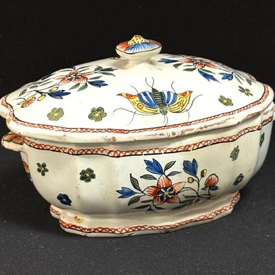 Sale Photo Thumbnail #144: HB Oval Box