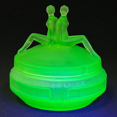 Sale Photo Thumbnail #326: LE Smith Twins Powder Box