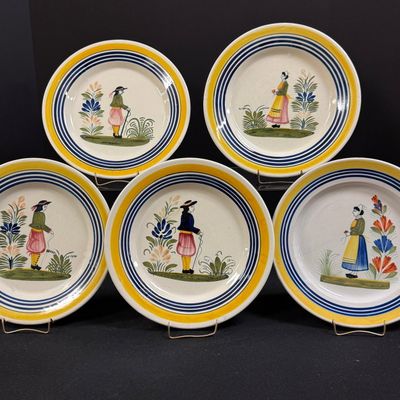 5 HenRiot Quimper Plates
