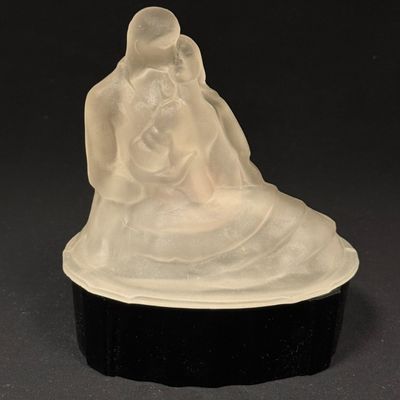 Sale Photo Thumbnail #328: Lovers Glass Bathroom Box