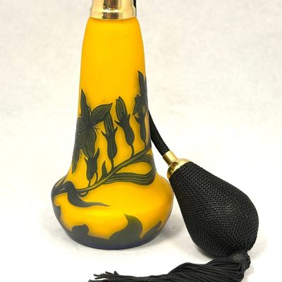 Sale Photo Thumbnail #414: Richard Yellow Cameo Perfume