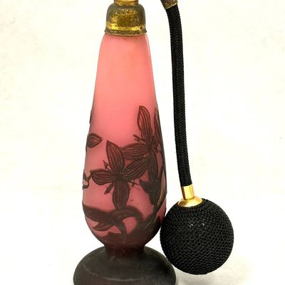Sale Photo Thumbnail #423: Richard Cameo Perfume Bottle