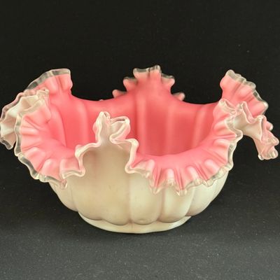 Sale Photo Thumbnail #233: Large Ruffle Top Bride's Basket