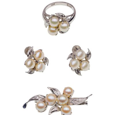 Sale Photo Thumbnail #348: Mixed Metal and Pearl Jewelry Suite