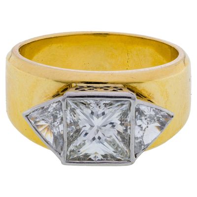 Sale Photo Thumbnail #366: 18k Yellow Gold and Diamond Ring