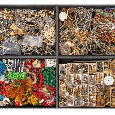 Sale Photo Thumbnail #381: Costume Jewelry Assortment