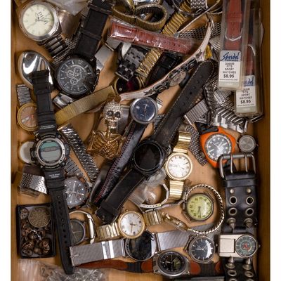 Sale Photo Thumbnail #371: Wristwatch Assortment