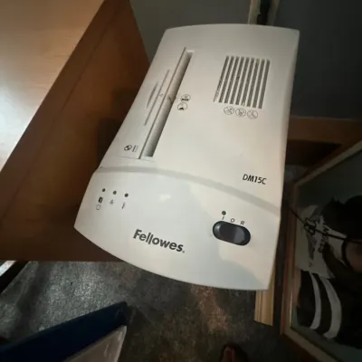 Fellowes paper shredder