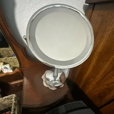 Vanity mirror