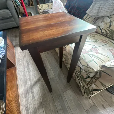 Table / plant stand