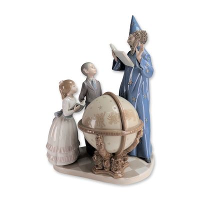 Lladro Glossy Porcelain Sculpture, Astronomy Lesson 1001355