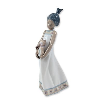 Lladro Porcelain Figurine, Close to My Heart 1005603