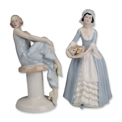 Sale Photo Thumbnail #118: 2pc Royal Doulton Reflections Figurines, Flirtation HN3071 and  Sweet Violets HN3175