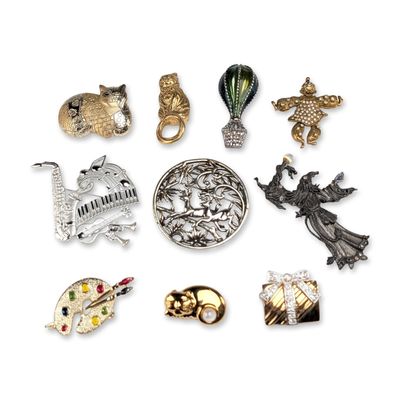 Sale Photo Thumbnail #371: 10pc Group of Vintage Costume Jewelry Brooches