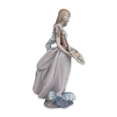 Sale Photo Thumbnail #284: Lladro Porcelain Figurine, Ocean Offering 01006682