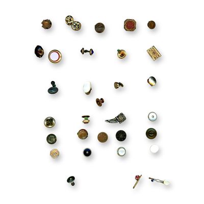 Sale Photo Thumbnail #167: A CARD IOF ASSOERTED CUFF BUTTONS