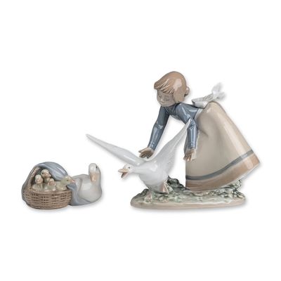 Sale Photo Thumbnail #307: 2pc Lladro Glazed Porcelain Figurine, Wild Goose Chase 01005553 & Ducks 01004895