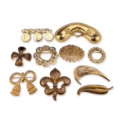 Sale Photo Thumbnail #157: 10pc Collection of Vintage Gold Tone Brooches