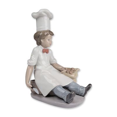 Lladro Glazed Porcelain Figurine, Chefs Apprentice 01006233