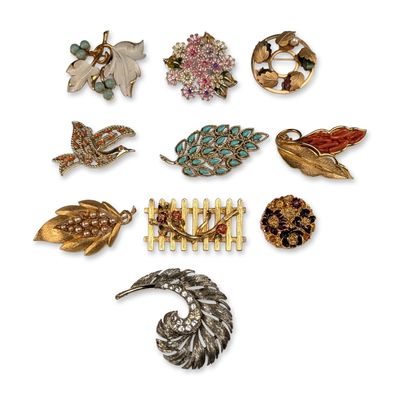 Sale Photo Thumbnail #159: 10pc Collection of Vintage Sarah Coventry, Lisner, and Other Brooches