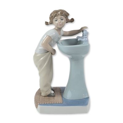 Lladro Glazed Porcelain Figurine, Clean Up Time 1004838