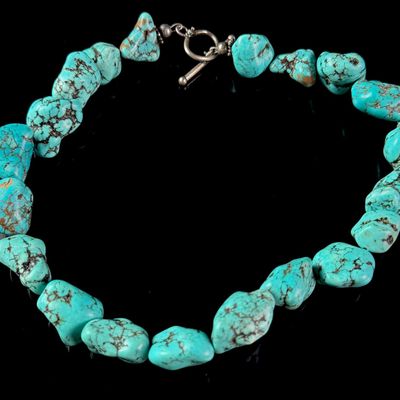 A Graduated Natural Turquoise Nugget Necklace with Silver-Tone Metal Toggle Clasp