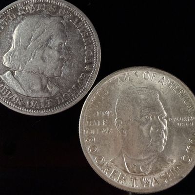 A Pair of US Silver Commemorative Half Dollars, 1893 and 1946
