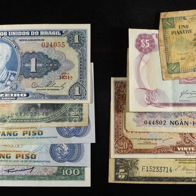 Sale Photo Thumbnail #322: COLLECTORS LOT OF FOREIGN CURRENCY