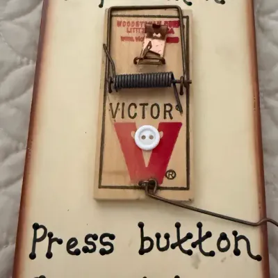 Rustic “Complaint Department” Mousetrap Humor Wall Sign Press Button for Assistance