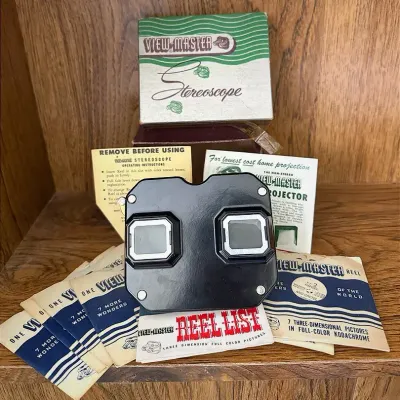 Viewmaster Stereoscope With 11 Reels