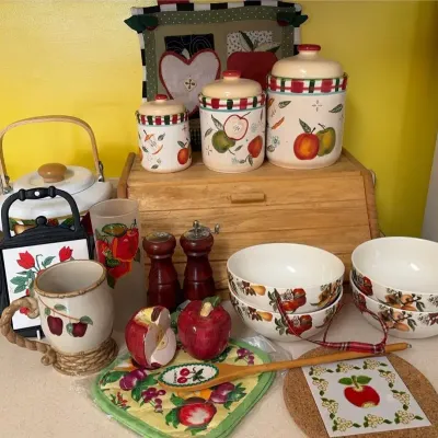 Kitchen “Apple” Themed Decor