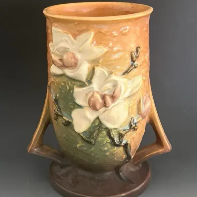 Roseville Pottery Magnolia Vase 86-6