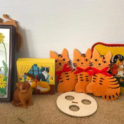 Ohio Art Co. Toy Tray “Boy And Girl In Garden”, Novelty Wall Clock, 1978 Yaps Kitten, And More
