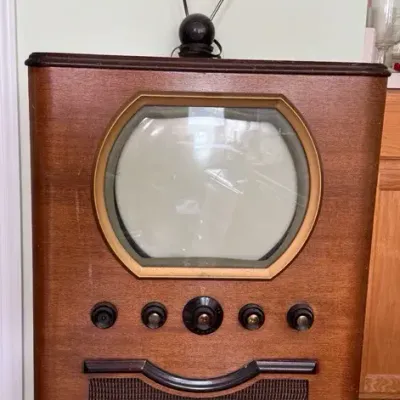 1950s Spartan “The Kenwood” Wood Case Television Set Model 5056