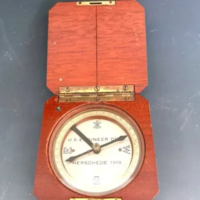 Antique WWI. U.S. Herschede 1918 Engineer Dept. Box Compass
