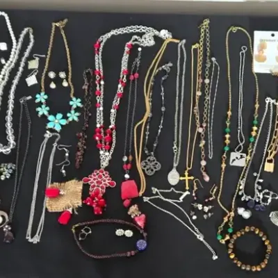 Costume Jewelry - Lot 2 (K-1)