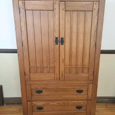 Arts & Crafts Entertainment Cabinet (DR-1)