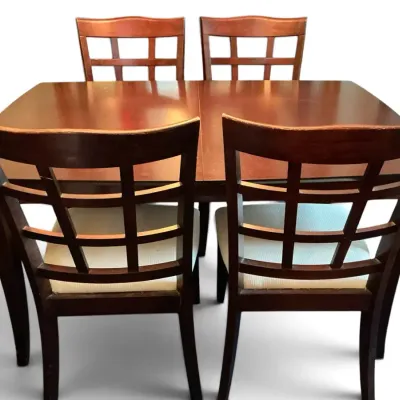Dining Table & Four Chairs (40 x 56 x 29)