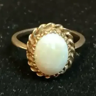 10k Gold Australian Opal Ring (Size 6) (2.66 Grams Total)
